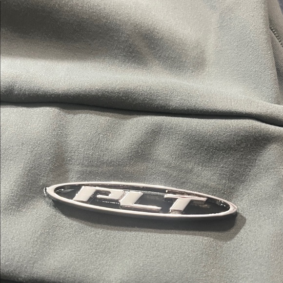 PrettyLittleThing Olive Green Crew Neck Top with Branded Tag - Picture 5 of 6